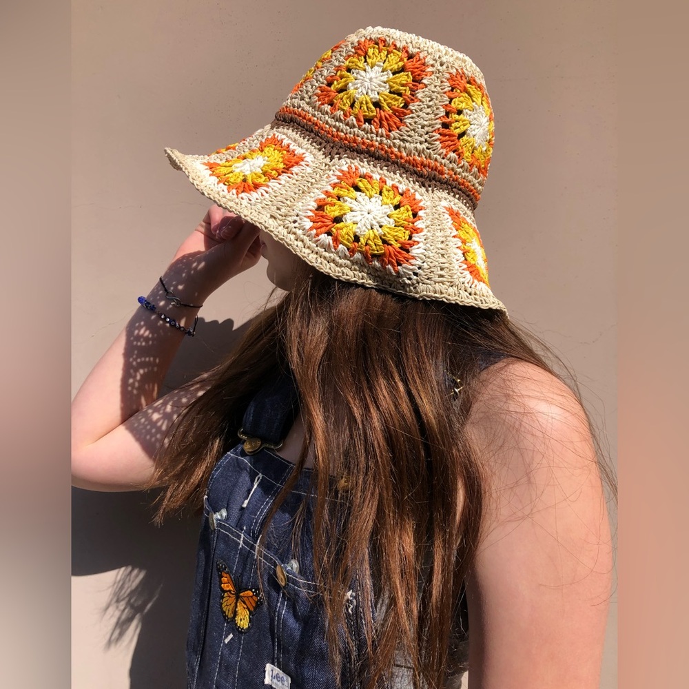 Bring Your Own Sunshine 🌞 Crochet Bucket Hat 👒 Steve Madden. NWT. One Size.